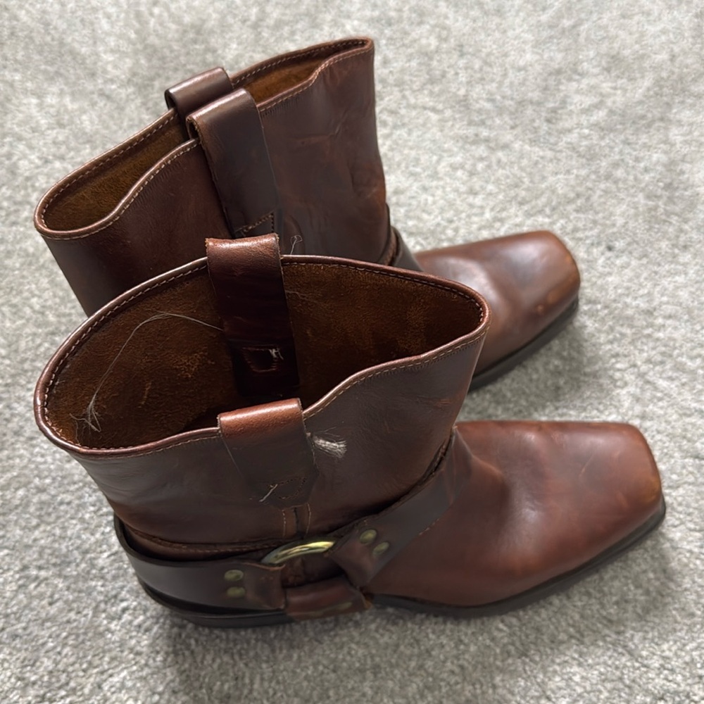 Brown leather boot